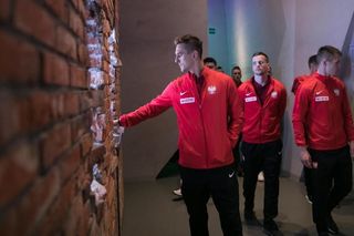 Wizyta piłkarzy w Muzeum II Wojny Światowej
