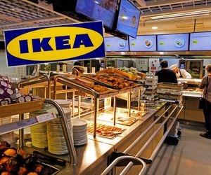 Fenomen taniej gastronomii IKEA: szwedzki gigant rewolucjonizuje polską branżę gastronomiczną i szydzi z barów mlecznych