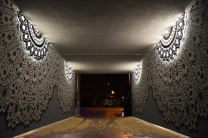 Koronkowy mural - projekt "Brama do wszystkiego"