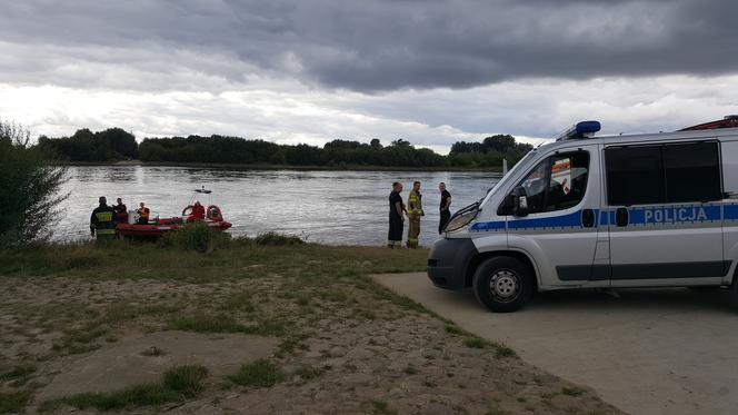 Małe dziewczynki pluskały się w Wiśle. Policjanci z Grudziądza zapobiegli tragedii