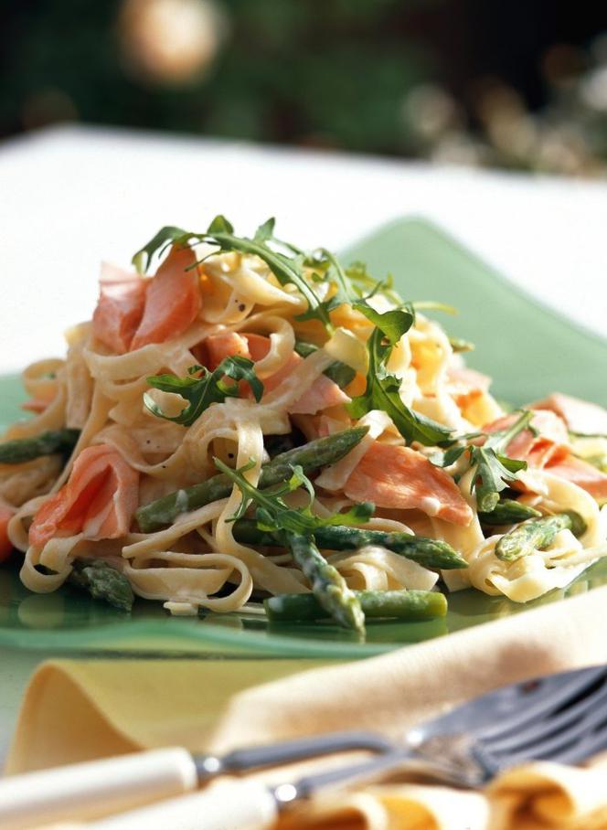 Makaron z łososiem i rukolą - szybki przepis na obiad