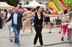 Ruda Śląska tańczy jak dawniej. Międzypokoleniowa potańcówka na rynku porwała tłumy