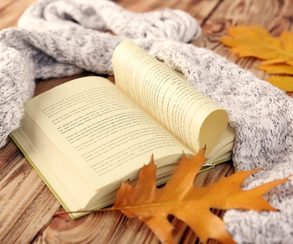 Książkowe hity na jesień klasycznego i dark fantasy! Co czytać w wolnym czasie? 