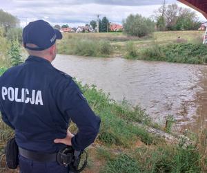 Podkarpaccy policjanci monitorują rzeki w regionie