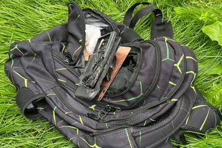 Wybuch w szkole! Telefon eksplodował w plecaku ucznia.