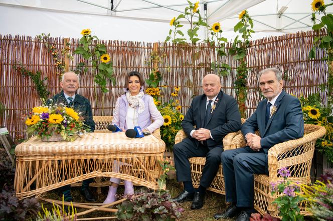 Pogoda się nie udała, ale za to dożynki tak. W Radawcu wystąpił zespół Wilki [GALERIA]