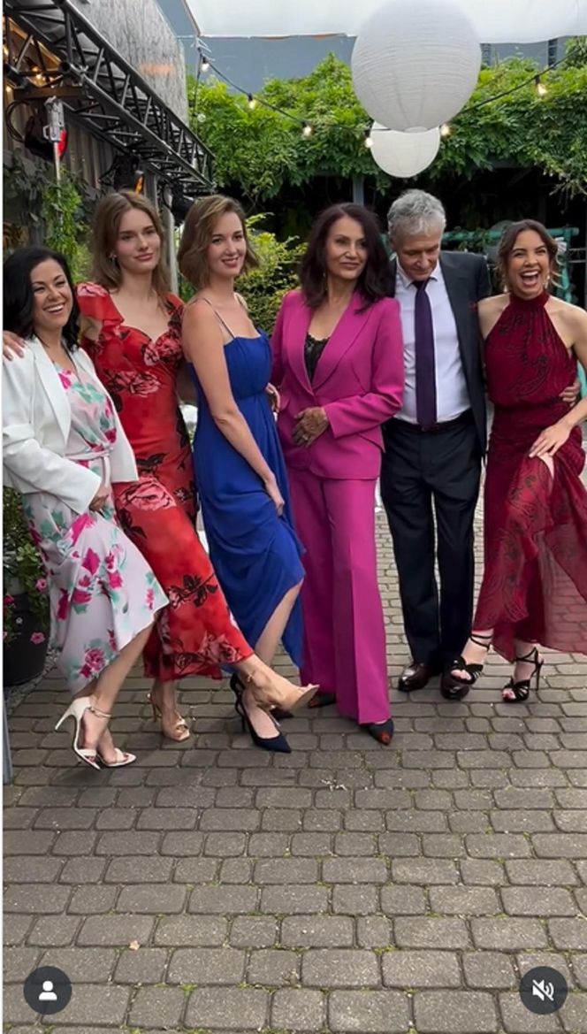 M jak miłość na planie. Małgorzata (Aleksandra Pieczyńska), Ania (Alina Szczegielniak), Aneta (Ilona Janyst), Erwin (Andrzej Dopierała), Franka (Dominika Kachlik), Kinga (Katarzyna Cichopek)