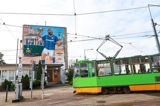 Lech Poznań i Mikael Ishak doczekali się wielkiego wyróżnienia. Kapitan Kolejorza na muralu