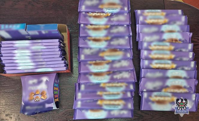 Dolnośląskie. Napad na słodycze w Głuszycy. Złodzieje ukradli czekolady warte 900 zł 