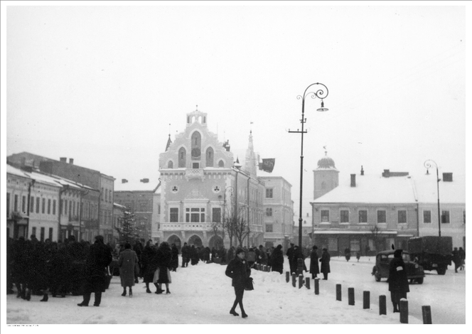 Rzeszów. Rynek i ratusz - widok zimą.  1939 - 1945 