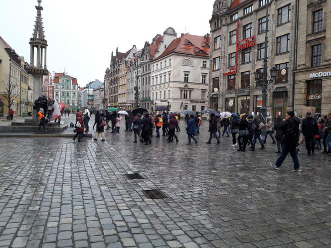 Protest pracowników sądów we Wrocławiu