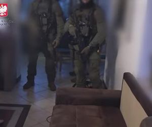 CBŚP rozbiło niebezpieczny gang z PIaseczna. 13 osób zatrzymanych