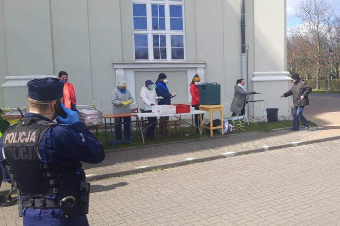 Mundurowi informowali bezdomnych o nowych obostrzeniach 