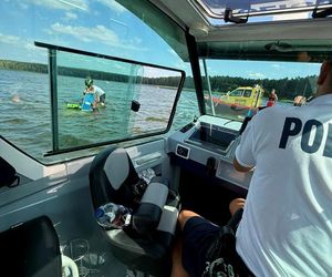 Chciał przepłynąć Wisłę wpław. Kiedy policjanci kazali mu wyjść z wody, przyspieszył. Potem zaczął się topić
