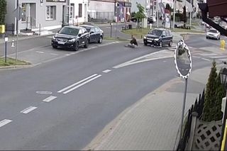 Groza na przejeździe. Samochód potrącił 14-letnią dziewczynę