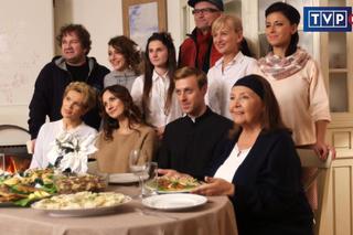 Ranczo 10 sezon. Lucy (Ilona Ostrowska), Kusy (Paweł Królikowski), Michałowa (Marta Lipińska), Francesca (Anna Iberszer), Maciej (Mateusz Rusin), Więcławska (Dorota Chotecka), Kinga (Agnieszka Pawełki