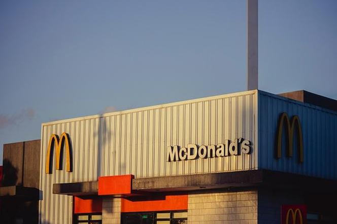 McDonald’s 1 listopada 2022 – czy jest otwarty w Białymstoku? Od której jest czynna restauracja? 
