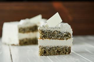 Biszkopt makowy: łatwy przepis na białkowe ciasto z makiem