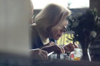 Bożena Dykiel z mężem na spacerze i na obiedzie w Gdyni