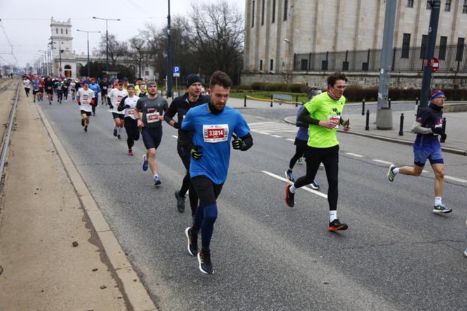 Bieg na Piątkę 2024, Warszawa - zdjęcia. Biegłeś? Szukaj się w galerii!