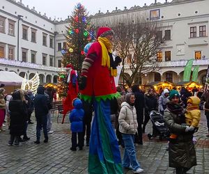 Świąteczny klimat w zabytkowej scenerii. Trwa jarmark na zamku