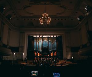 Jakub Józef Orliński i przydatne wskazówki, jak zachować się w filharmonii