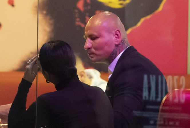 Artur Szpilka na sushi z najbliższymi po premierze filmu "Szpilka"
