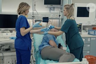 Szpital św. Anny, odcinek 4: Kaja Piotrowska (Ada Szczepaniak), Zosia Konecka (Julia Kamińska)