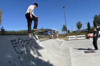 Wielki finał Deskorolkowych Mistrzostw Olsztyna 2024! Ciekawe tricki i duża frekwencja [ZDJĘCIA]