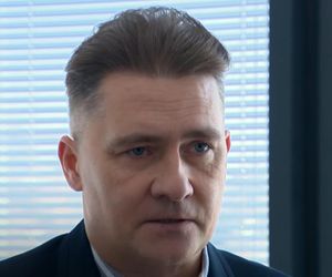 Na Wspólnej, odcinek 3800: Adamski (Tomasz Piątkowski)