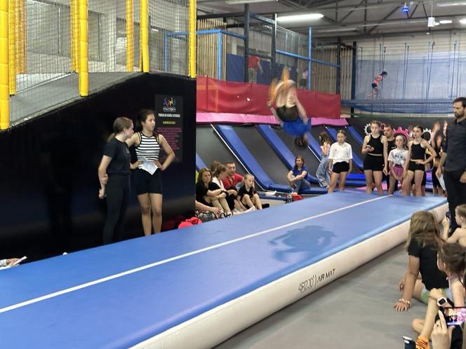 Młodzi akrobaci walczyli o medale w Ostrowie