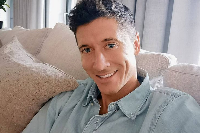 Robert Lewandowski odsłonił muskularne CIAŁO. Herkules to przy nim CHUDERLAK, wszystko widać na ZDJĘCIACH [Futbologia]