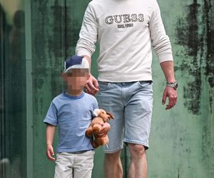 Filip Gurłacz na spacerze z żoną i synem. Nie zwalczył nałogu 