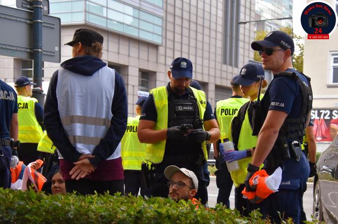 Ostatnie Pokolenie sparaliżowało centrum Warszawy