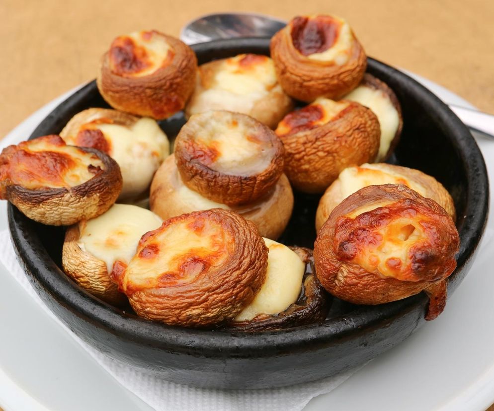 Soczyste grzyby z serowym wnętrzem. Ten przepis przeniesie nas w serce Gruzji