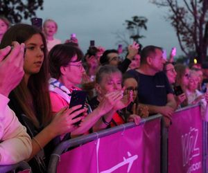 Tłumy wyszły w nocy na ulice. Ludzie klaskali, okrzykom nie było końca