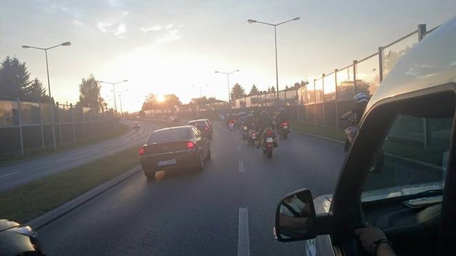 Adrian Beściak z Rzeszowa objedzie Polskę na wózku. Chce pomóc chorej Karolince [START]