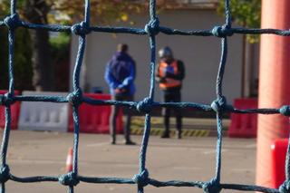 Wypadek motocyklisty podczas egzaminu na prawo jazdy. Służby interweniowały w WORD w Warszawie