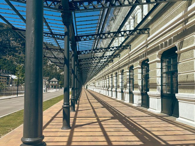  Canfranc Estación, Hiszpania. Dawny dworzec kolejowy zamienił się w luksusowy hotel