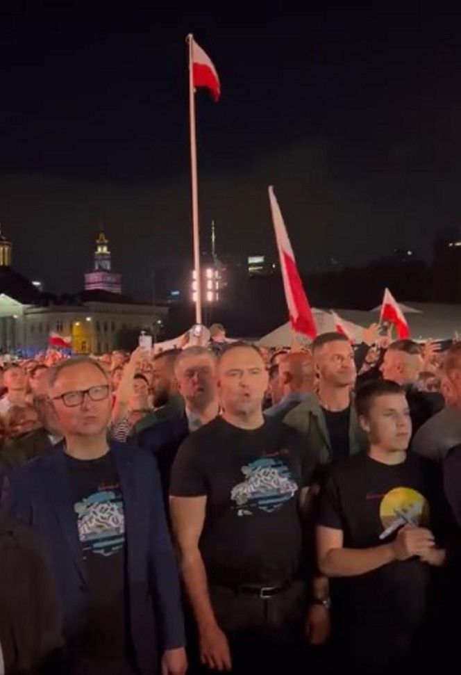 Karol Nawrocki śpiewa (nie)zakazane piosenki