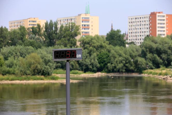 Poziom wody w Wiśle spadł poniżej 40 centymetrów. Wstrzymano kursowanie promów