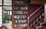 Projekt wnętrz: dwupoziomowa biblioteka