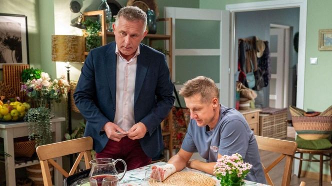 M jak miłość odc. 1846.Artur Rogowski (Robert Moskwa), Paweł (Rafał Mroczek)