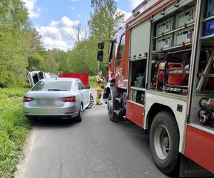 Osobowe BMW dachowało pod Mińskiem Mazowieckim. Kierowca był pijany, pasażer zginął na miejscu