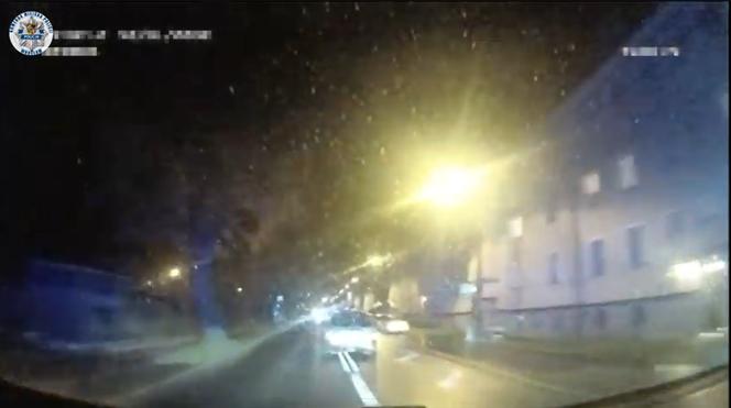 Kierowca forda na widok policjantów zaczął uciekać 