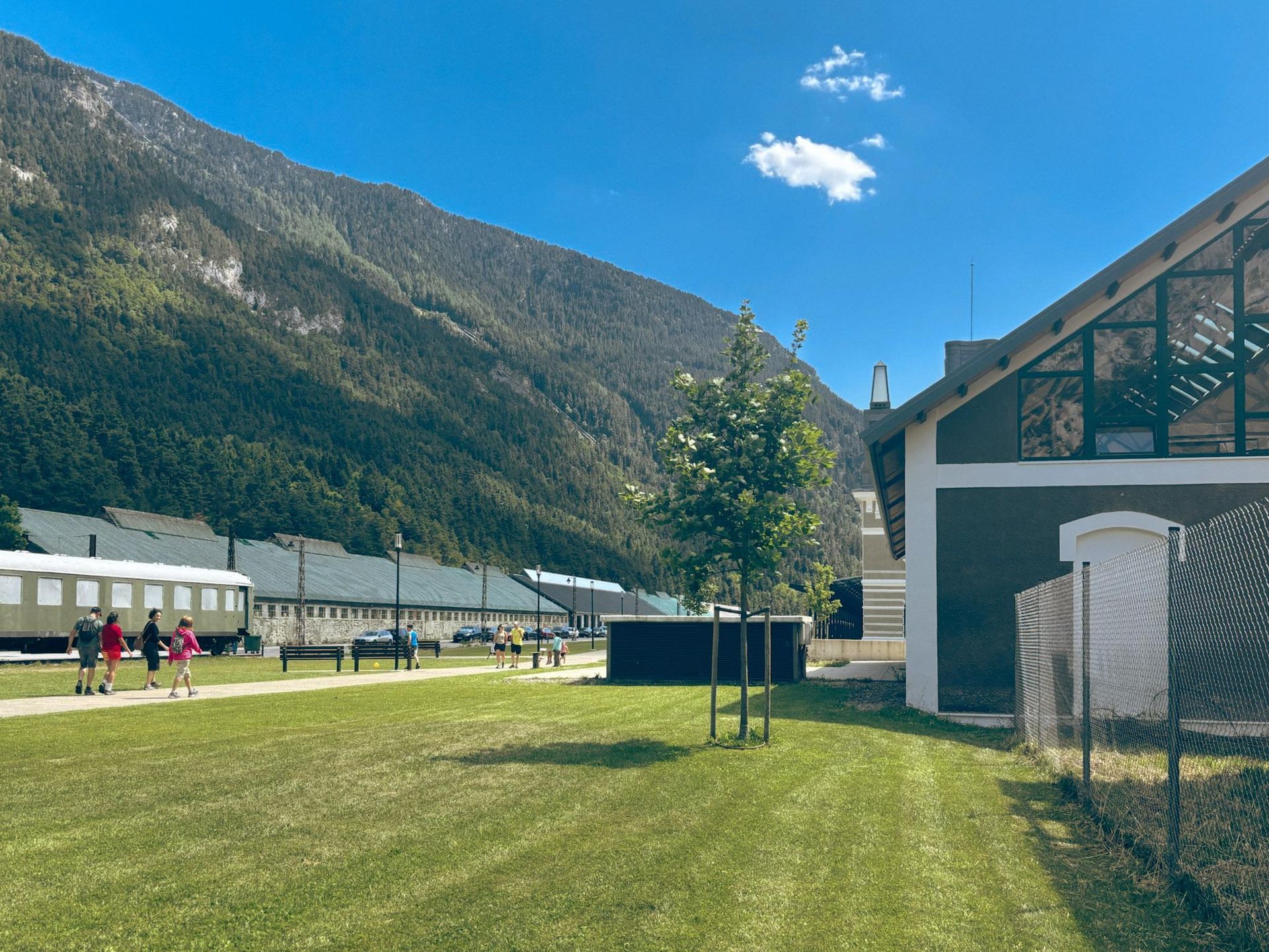  Canfranc Estación, Hiszpania. Dawny dworzec kolejowy zamienił się w luksusowy hotel