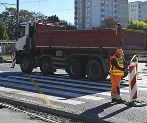 Remont torów na Waszyngtona. Pasażerowie osłupieli, chaos na przystankach