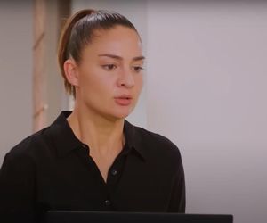Yildiz wparuje do sypialni Bahar i Kuzeya, by pokazać prawnikowi filmik Alpera.