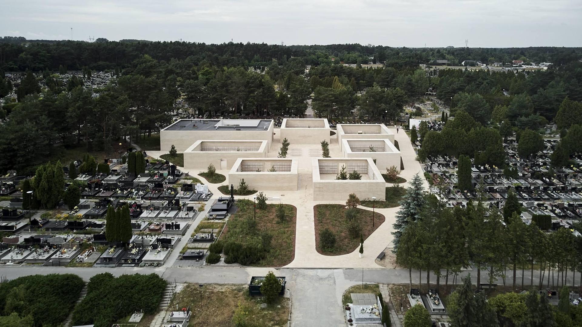 Zespół kolumbariów na cmentarzu komunalnym w Radomiu