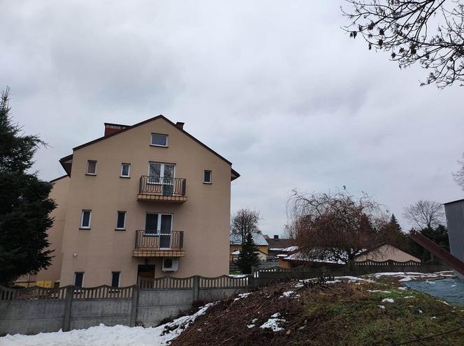 Zwłoki kobiety znalezione przy domu zakonnym. Siostry czuły fetor, szokujące zeznania sąsiadki
